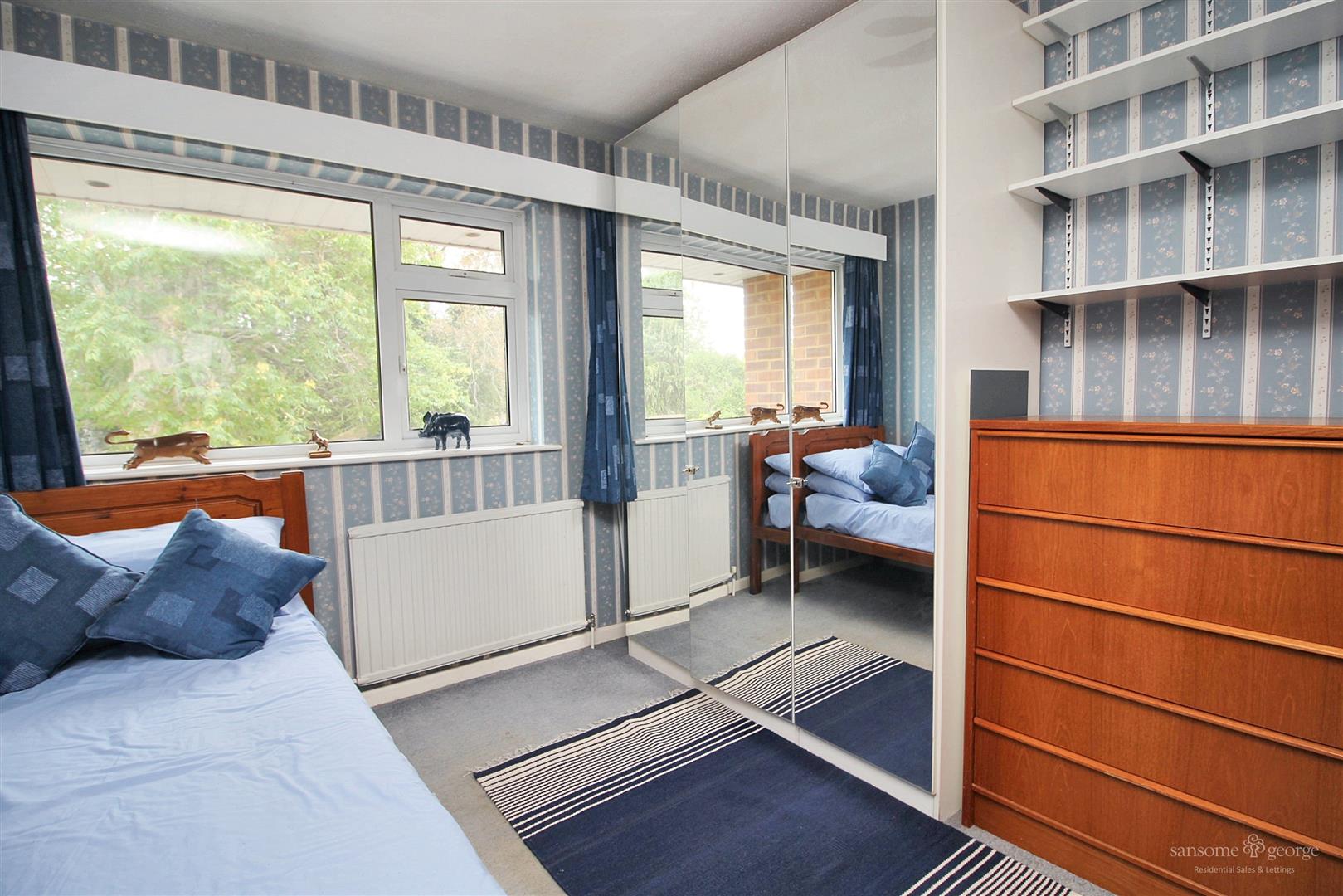 Fitzroy Crescent, Woodley, Reading